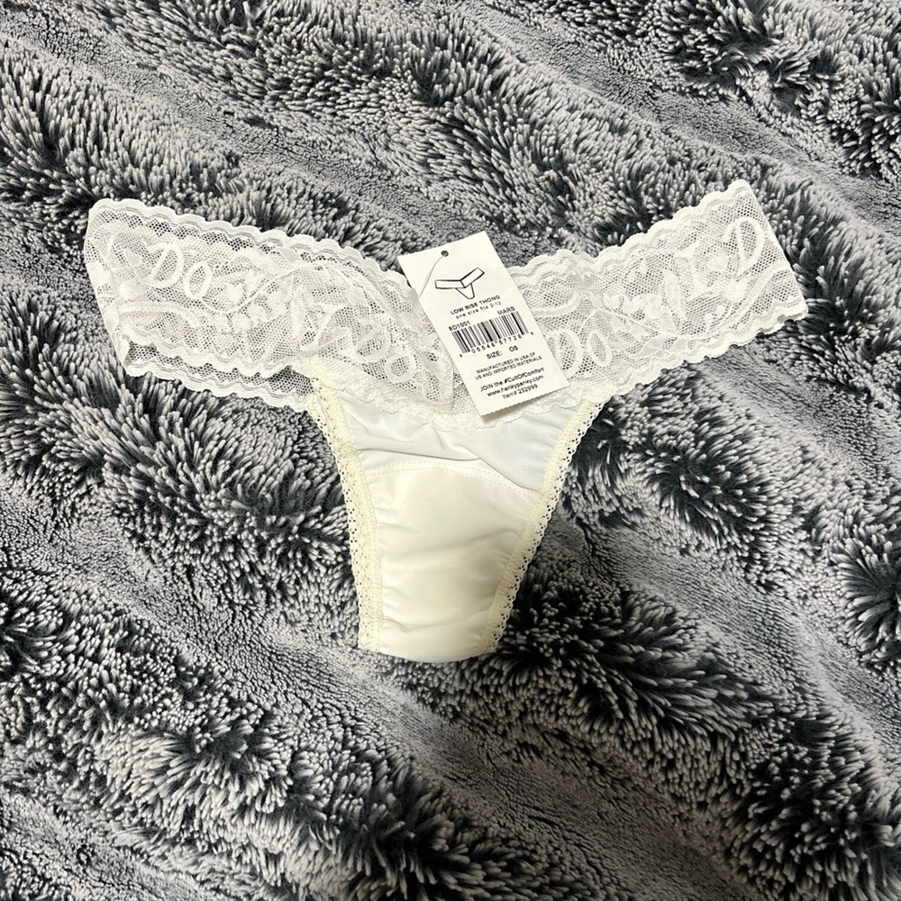 Hanky Panky 232999 Women's I Do Lace Low-Rise Thong Underwear Ivory Size OS
